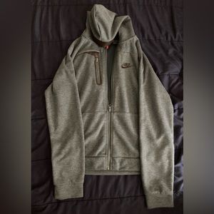 Nike kid’s jacket size (M) green